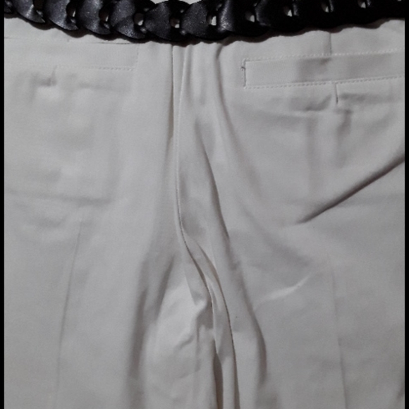 Larry Levine cuffed white capri pants w/black belt - Picture 7 of 7